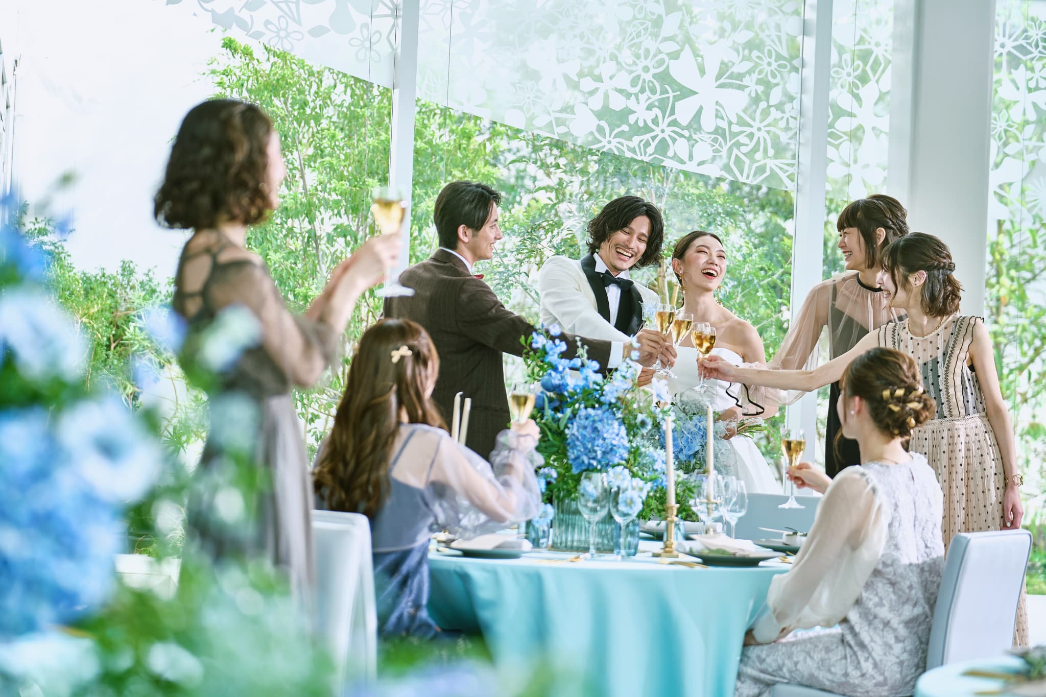 光と影が織りなすナチュラルで上品な披露宴会場